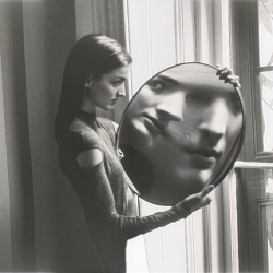 Duane-Michals_photos_v2_x4_colored_toned_light_ai